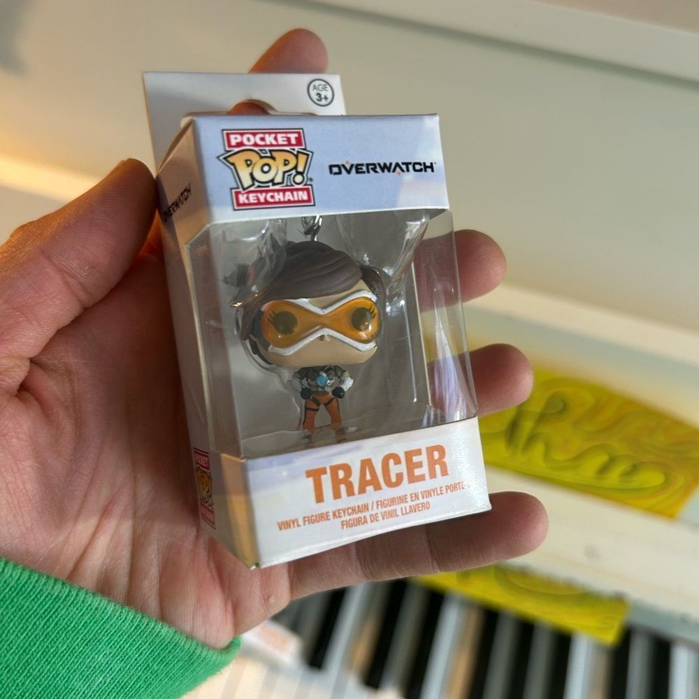 Funko Overwatch Tracer Keychain with Orange and White - Picture 2 of 8